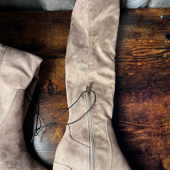 Liz Claiborne Womens Leyla Over the Knee Boots Block Heel Zip 8M and 9.5M - Picture 5 of 12